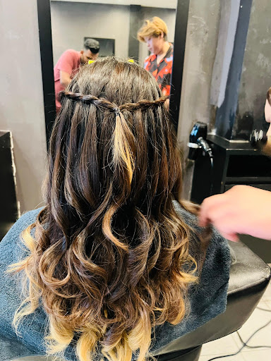 SUPER CUT Studio & Academy