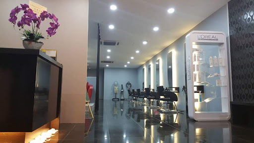8 Degrees Hair Studio