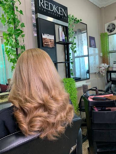 Lala Hair Salon Muslimah – Salon Rambut Khusus Wanita di Rumah Berlantai, Perkhidmatan Profesional & Gaya Moden