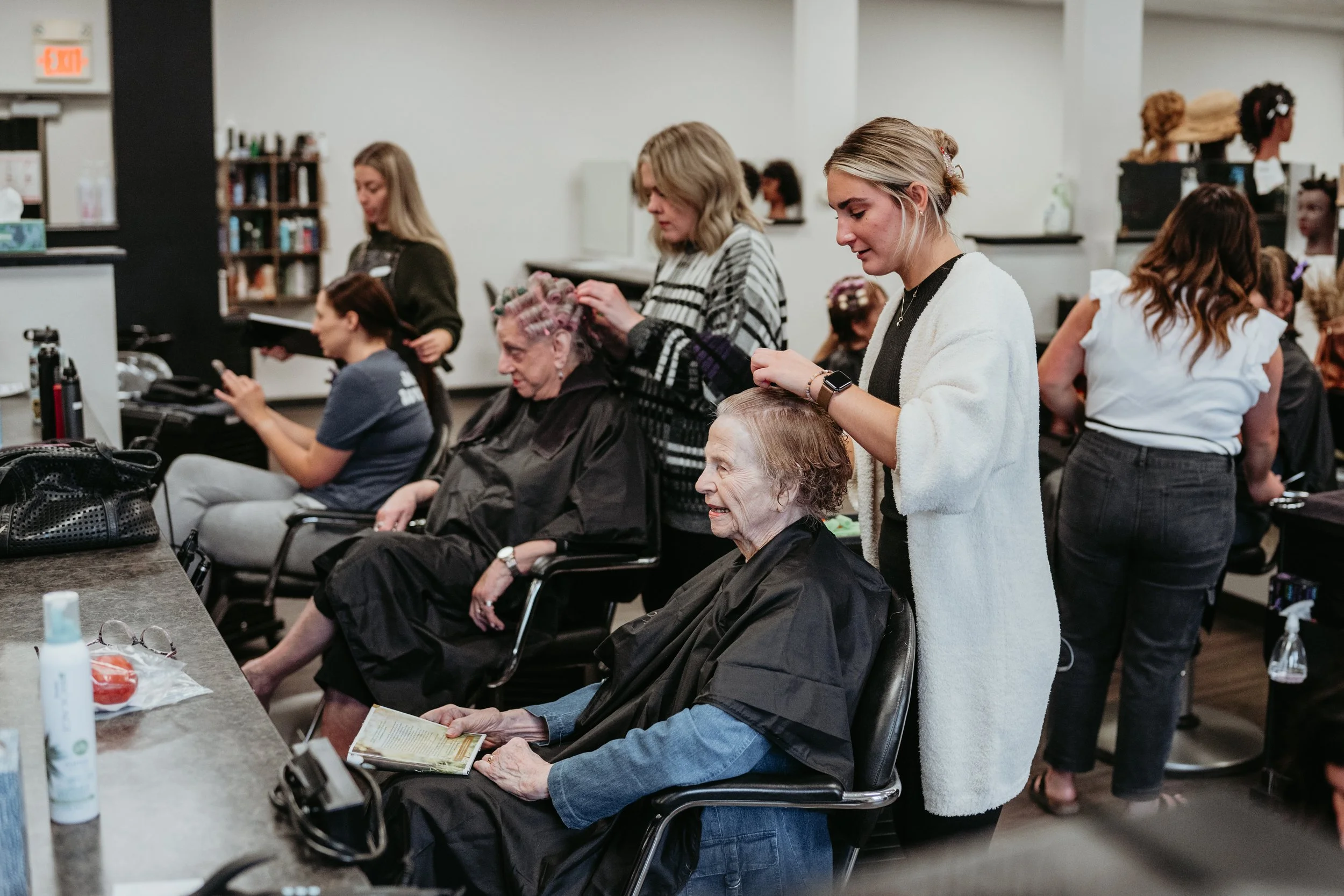 Salon Penggayaan & Akademi Rambut – Pelayanan Profesional, Latihan Kecantikan, Trend Terkini
