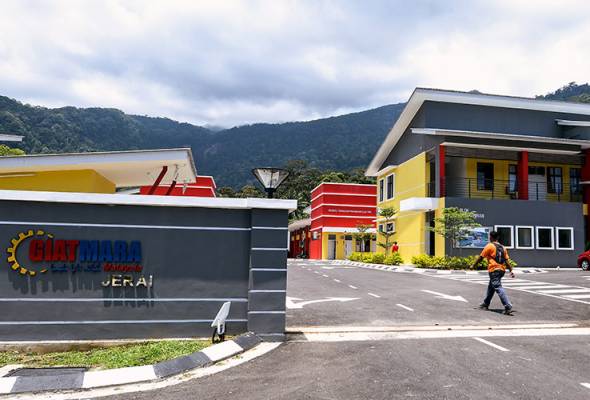 Pemandangan Menakjubkan GIATMARA JELUTONG: Keindahan Alam dan Seni Tradisional