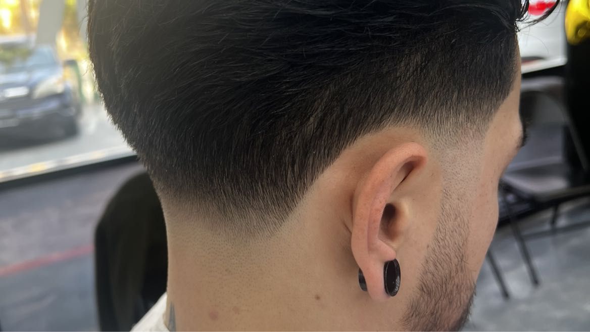 CUT 101: Panduan Lengkap Memotong Rambut - Teknik, Tips & Inspirasi Gaya