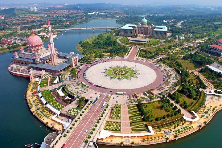Putrajaya: Keindahan Bandar Pentadbiran Malaysia – Pemandangan Ikonik, Landskap Hijau, dan Seni Bina Moden
