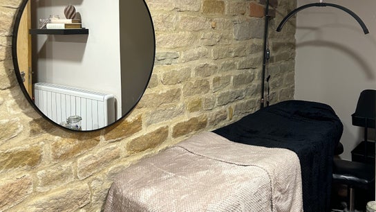 Linly Hair Saloon – Gaya Rambut Moden, Perkhidmatan Penjagaan & Potong Bergaya di Bandar