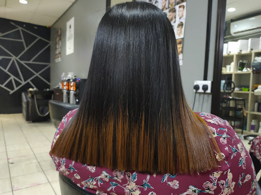 Saloon Legasi Tiga Puluh: Reka Bentuk Klasik & Elegan – Gambar Autonomi Premium.