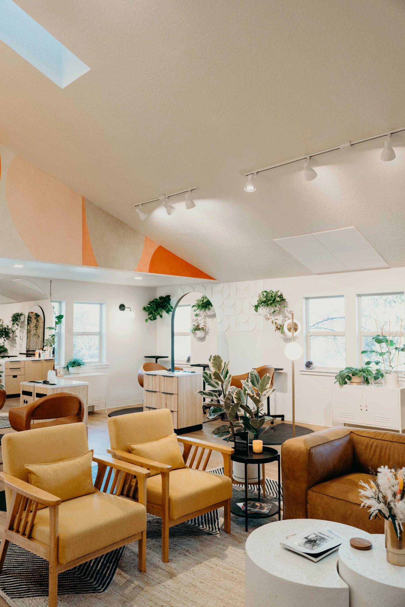 Lovely Salon & Akademi Rambut - Perkhidmatan Gaya & Latihan Profesional