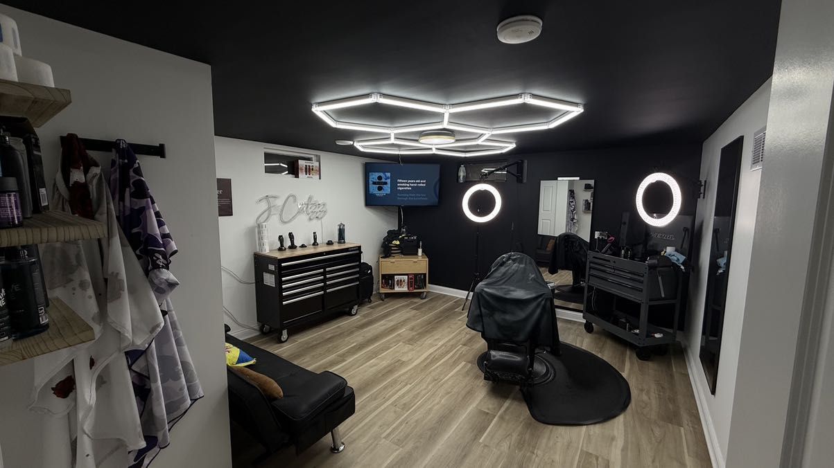 Foto Salon Jeez TTC: Potongan Rambut Trendy & Penjagaan Kecantikan