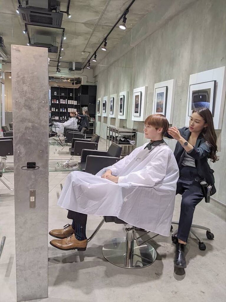 Salon Unisex Tokyo: Gaya Kecantikan Terkini untuk Semua Jantina