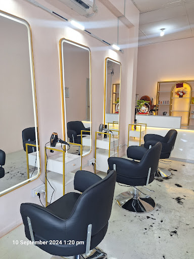 Studio Kecantikan Rambut Sheng: Gaya Moden, Perkhidmatan Profesional