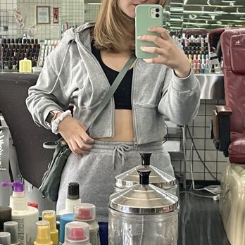 Salon Kecantikan & Dandan Rambut Lan – Perkhidmatan Gaya Modern, Potongan Profesional, Rawatan Kulit