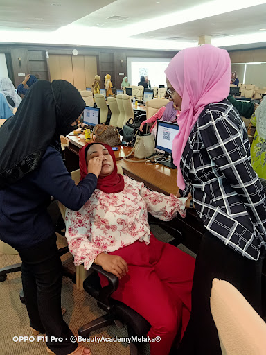 Rambut Sempurna: Akademi Rambut Terbaik di Taman Rajawali – Tips, Teknik & Harga