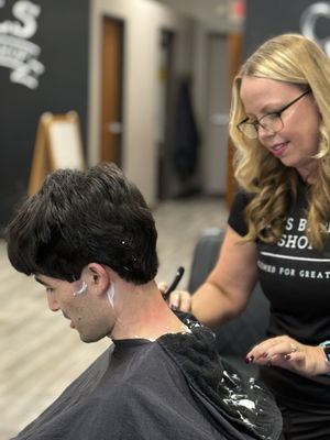 MMel & Barber Beauty Saloon - Gaya Rambut & Penjagaan Kulit Profesional di KL