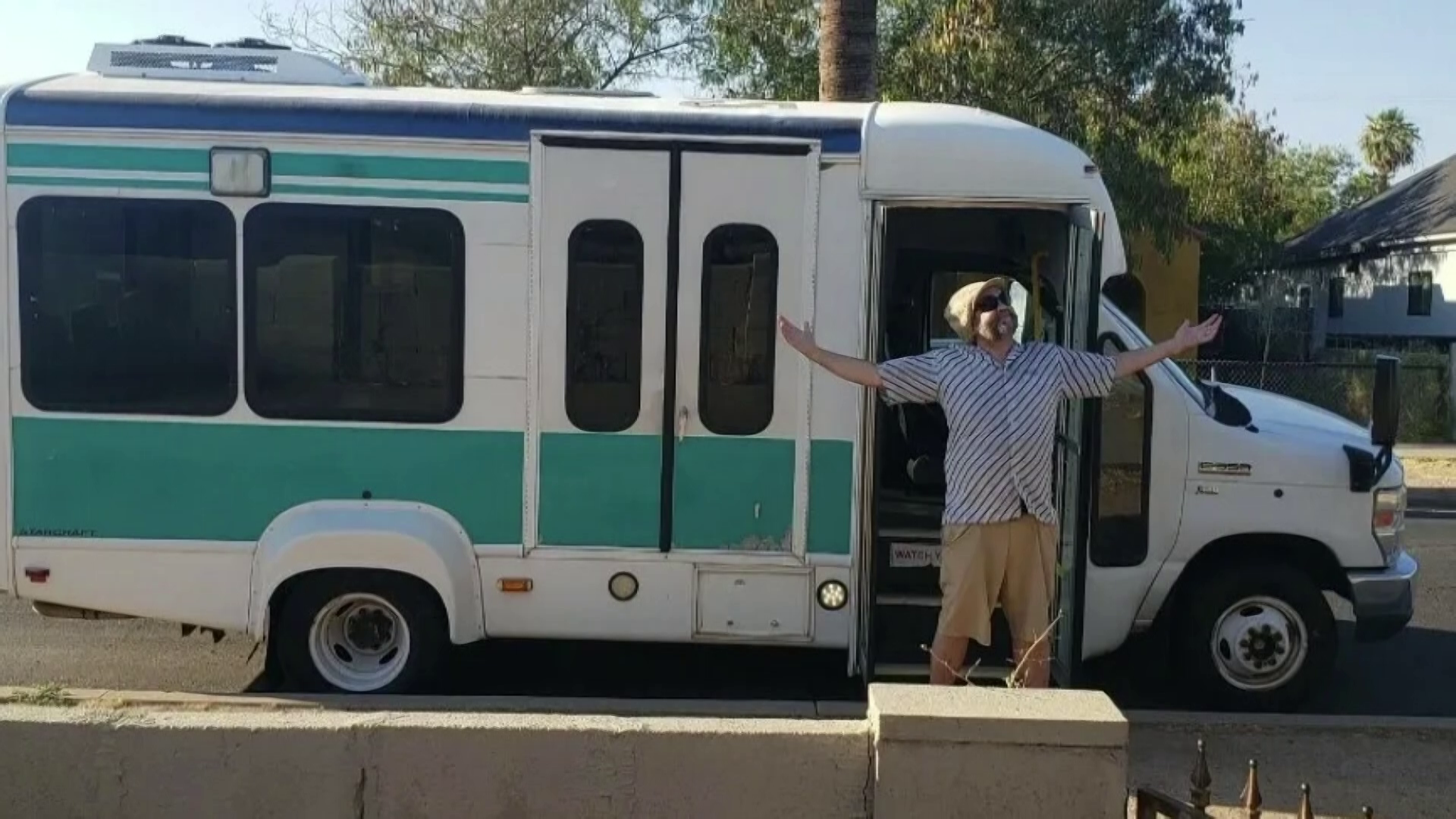 Uncle Freda Mobile Barber – Perkhidmatan Penggayaan Rambut Bergerak, Gaya Terkini & Harga Berpatutan