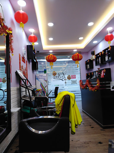 Benz Unisex Hair Saloon – Potong & Gaya Rambut Terkini, Servis Profesional di Kuala Lumpur