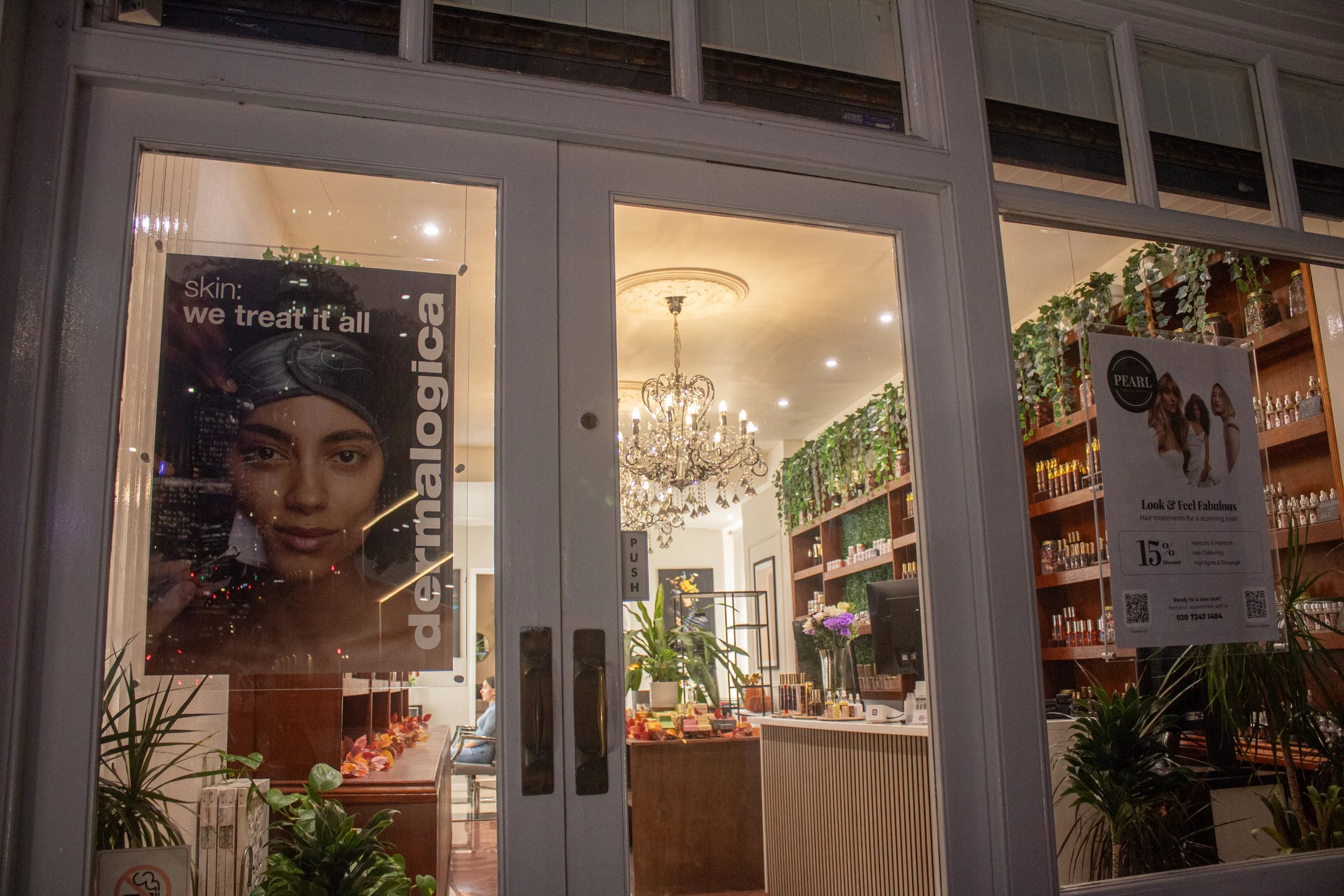 Salon Kecantikan & Penjagaan Rambut Pearl – Transformasi Gaya & Kecantikan Profesional