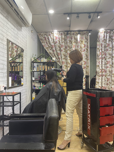 Phase Unisex Salon – Gaya Rambut Moden & Perkhidmatan Cemerlang