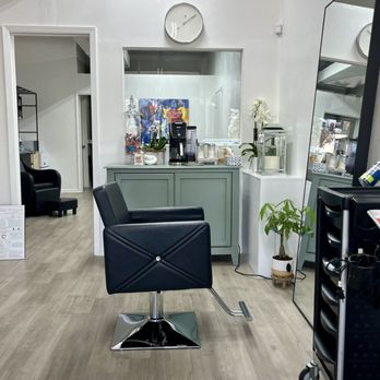 Z-Rine Haire Studio | Salon Kecantikan Profesional – Gaya Rambut Trendy & Layanan Mewah