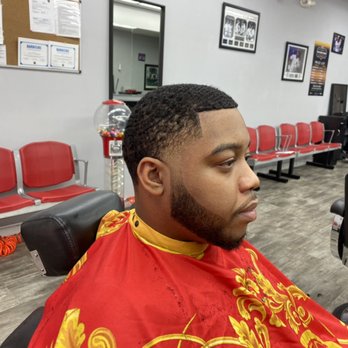 King’s World Barber Saloon – Kedai Barbershop Premium untuk Gaya Rambut Pria Modern