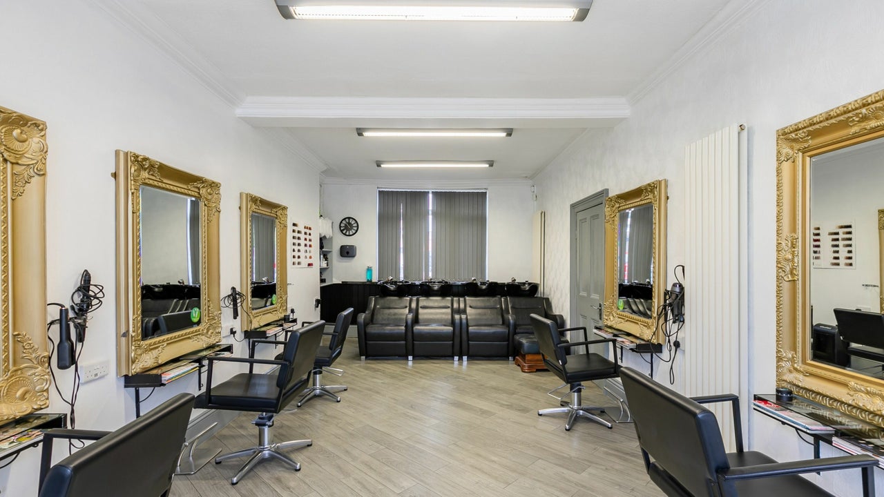 Salon Rambut HD: Gaya Moden, Perkhidmatan Profesional & Penjagaan Kulit Rambut