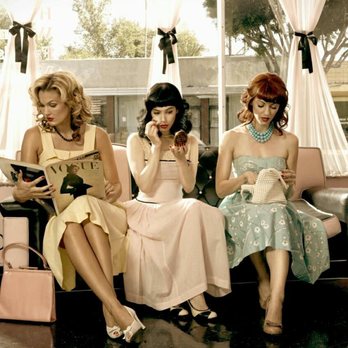 Salon Rambut Vintage: Gaya Retro & Sentuhan Klasik dalam Fotografi Elegan