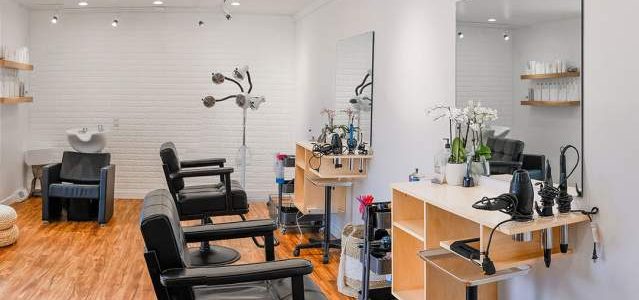 Salon Rambut Bergaya Modern – Potongan, Pewarnaan & Penjagaan Rambut di Bandar