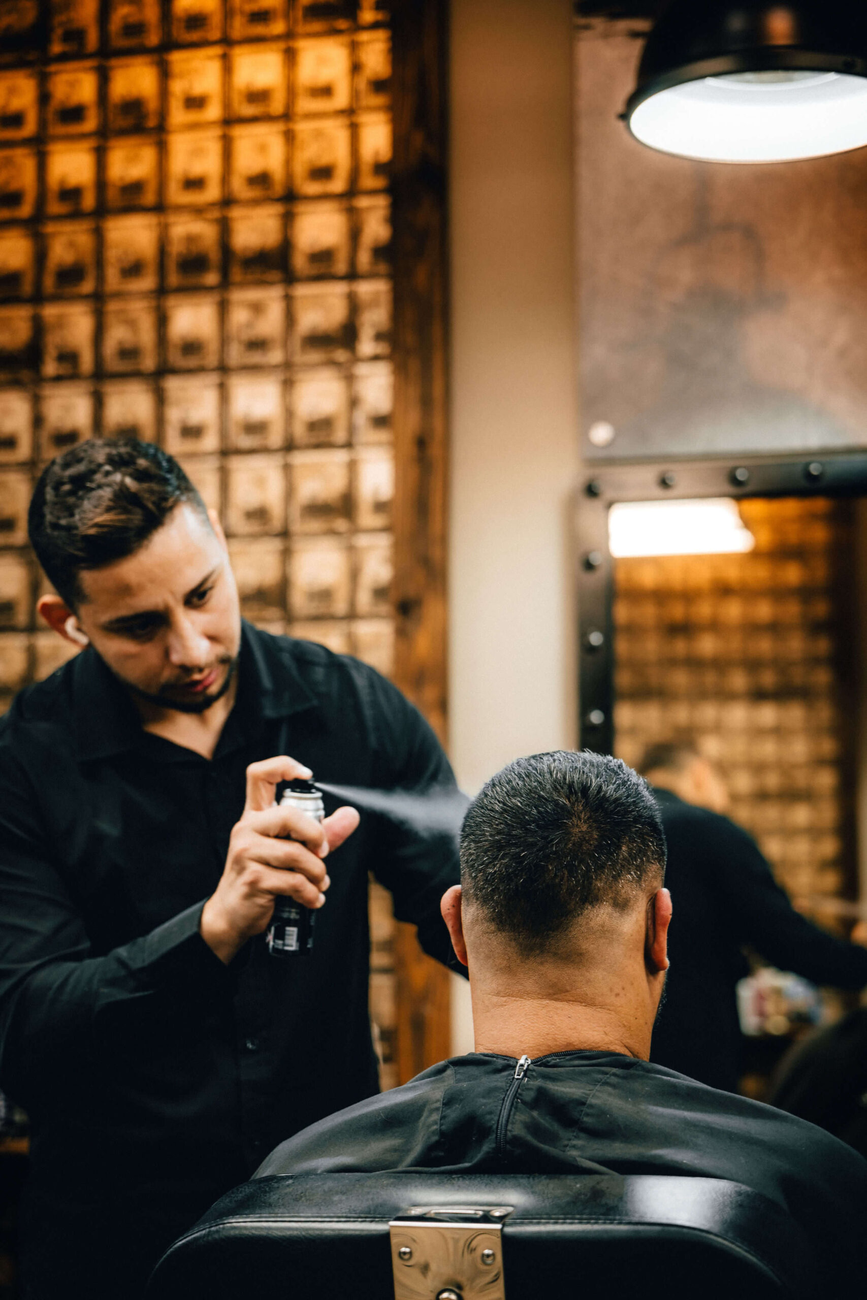 Barber Profesional: Studio Rambut & Akademi Kecantikan Terbaik