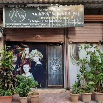 Maya Salun: Gambar Perkhidmatan Kecantikan Eksklusif untuk Wanita