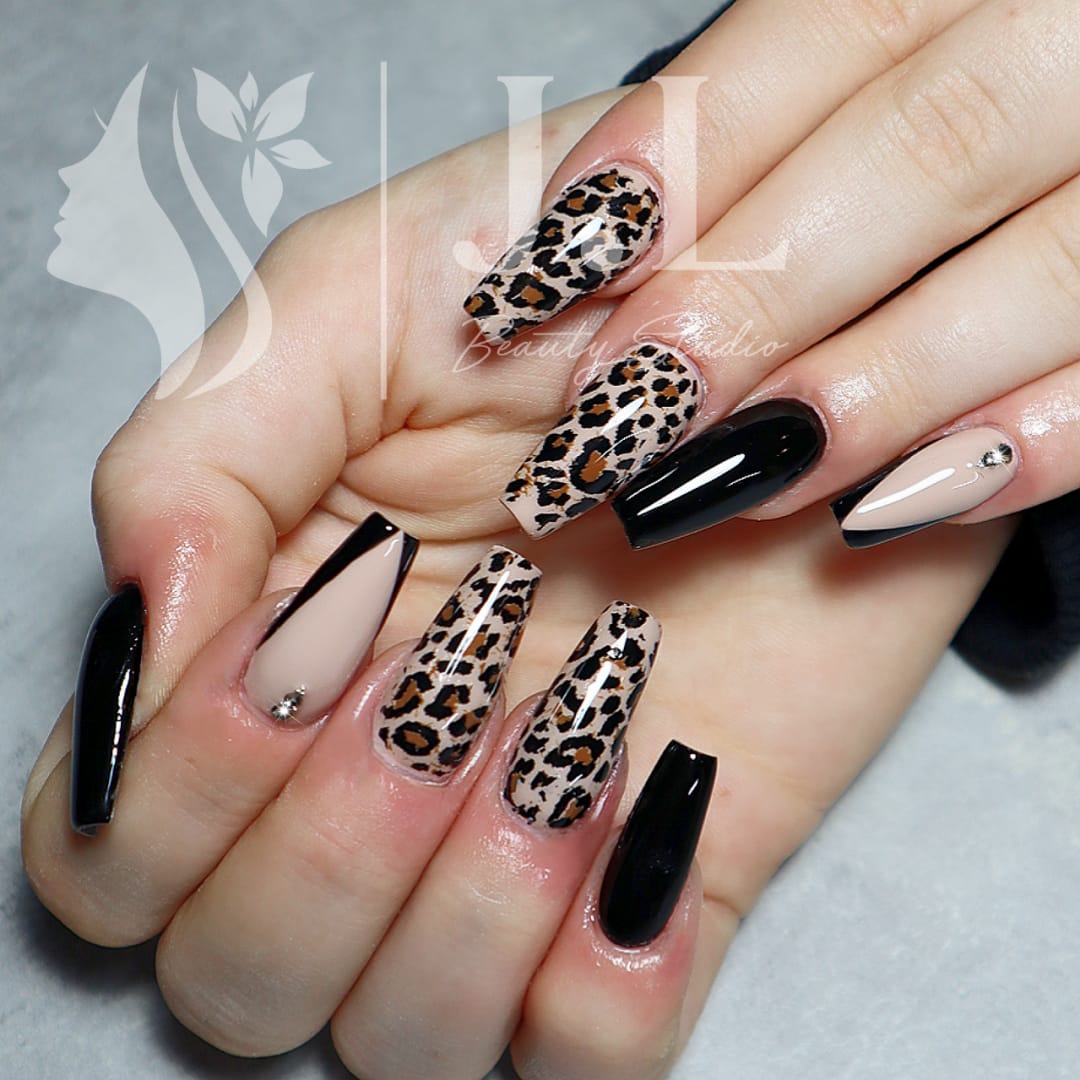 Studio Seni Lush: Seni Kecantikan & Hiasan Kreatif dengan Warna Hidup