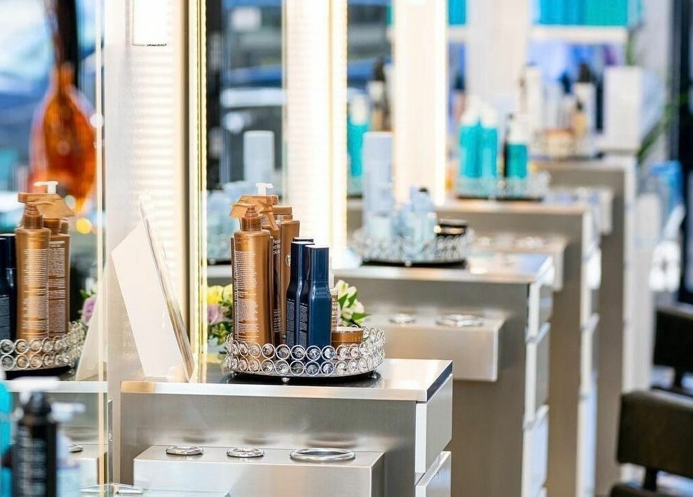 John Hair Spa & Beauty Salon – Rawatan Rambut & Kecantikan Premium, Gaya Modern & Relaksasi