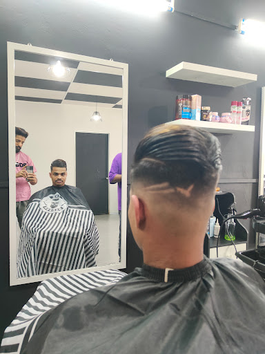 Crazy Shade Barber Shop Kundang – Potongan Rambut Gaya Terkini & Servis Premium