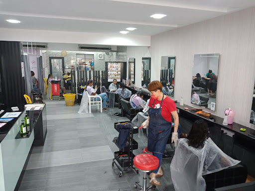 LILIAN & JC Salon Kecantikan: Rawatan Rambut, Kuku & Mewarna Kulit Profesional