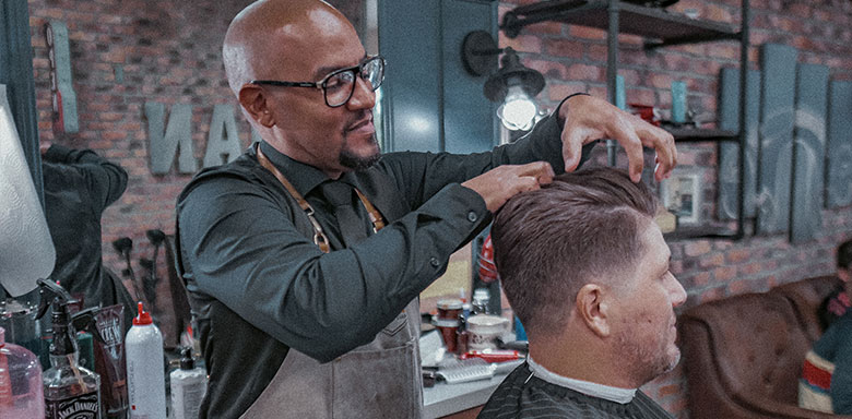 Cukur Lelaki Profesional – Gaya Potong Rambut Moden & Trendy