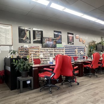 Rina Saloon: Fotografi Gaya Futuristik & Pakaian Elegan – Inspirasi Moden 2024