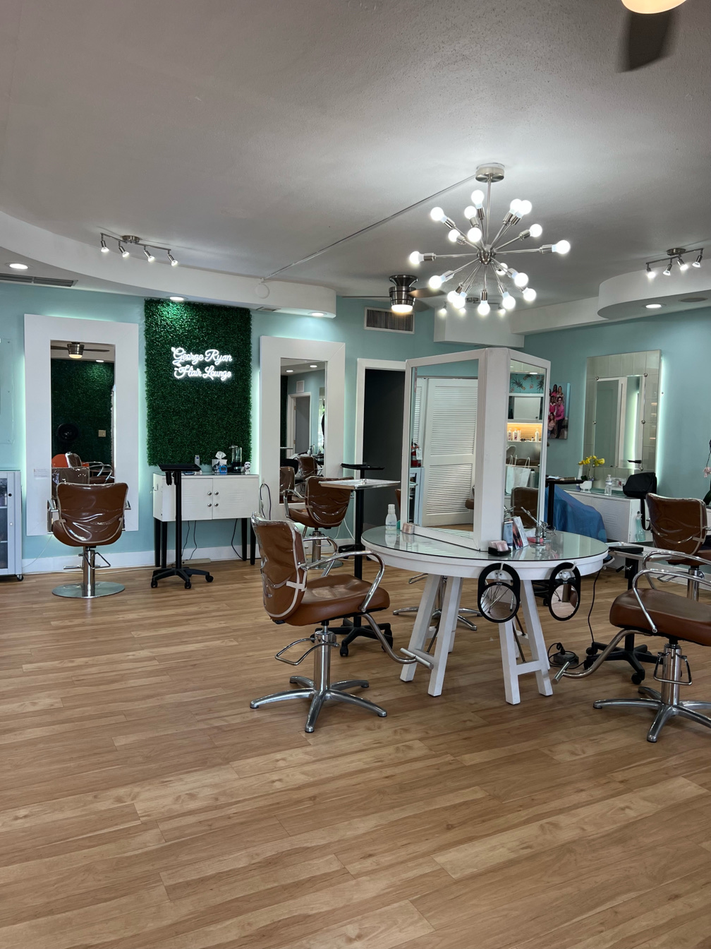 Gambar Ryan Hair Lounge - Salon Potongan Rambut Profesional & Gaya Moden di Malaysia