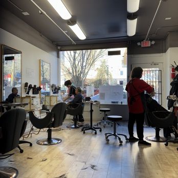 Falalaa Hair Studio - Salon Bergaya di Jakarta: Potongan & Jingkah serta Penjagaan Rambut Profesional