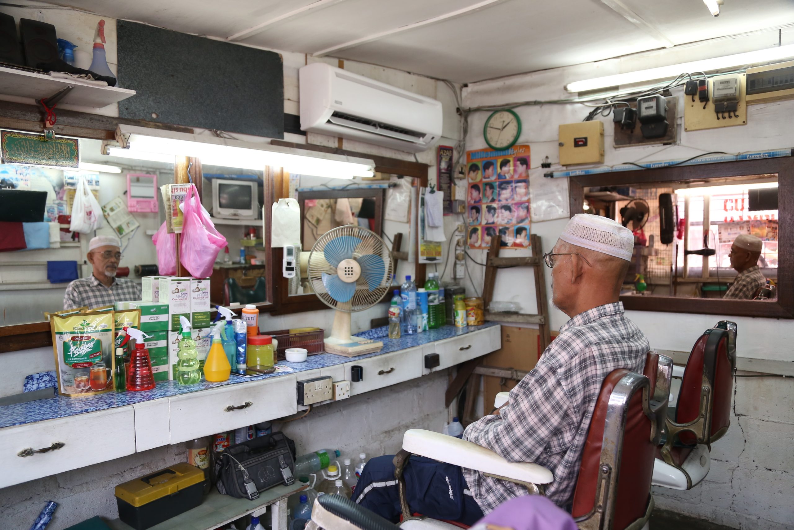 Kedai Gunting Rambut Terbaik: Potongan Profesional, Harga Berpatutan & Servis Mesra