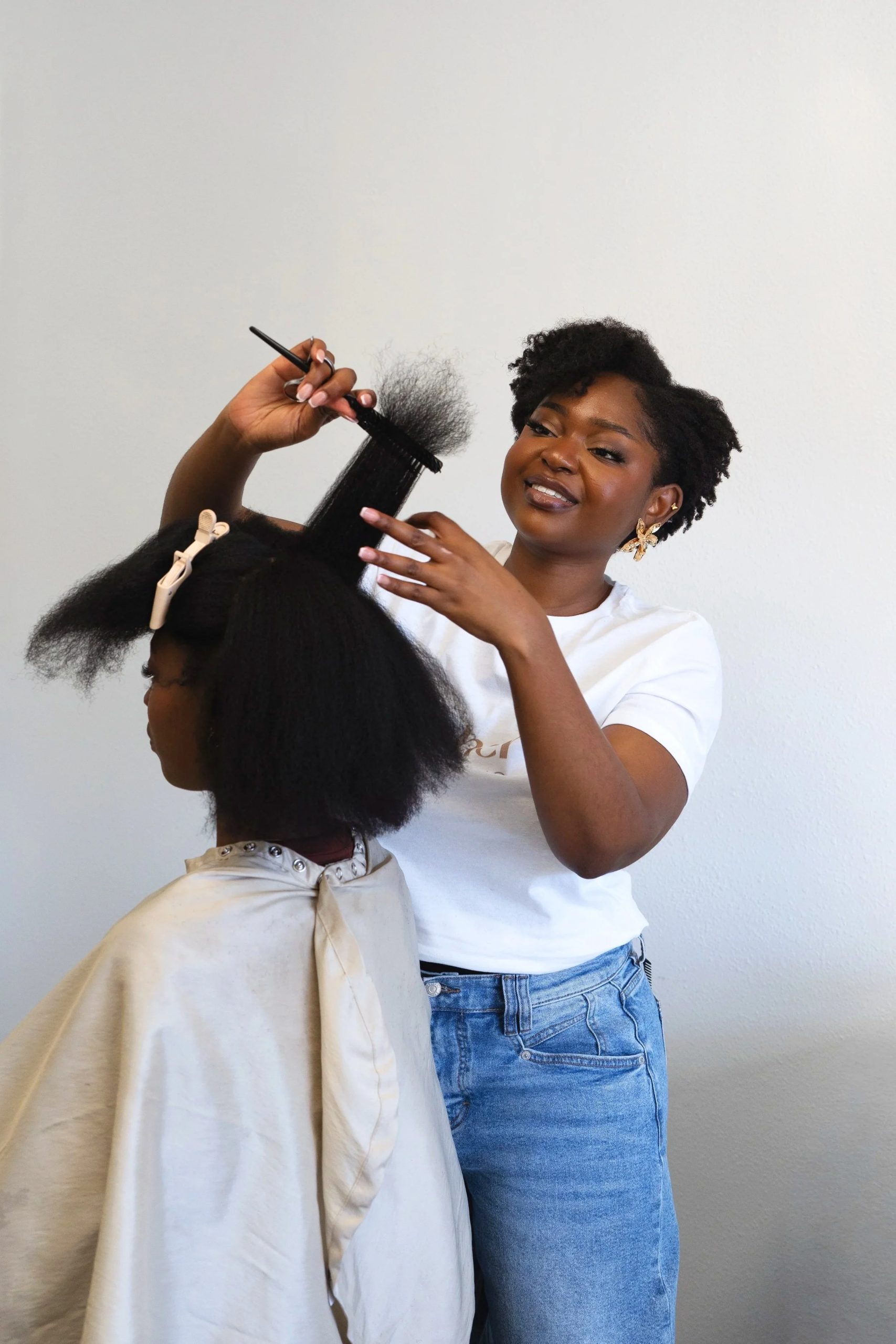 Akademi Yes Hair & Beauty – Kursus Profesional Styling Rambut & Kecantikan di Studio.