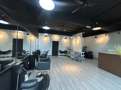 Salon Kecantikan & Rambut Muslimah DHIA SHAHFEERAH – Gaya Moden & Perkhidmatan Profesional