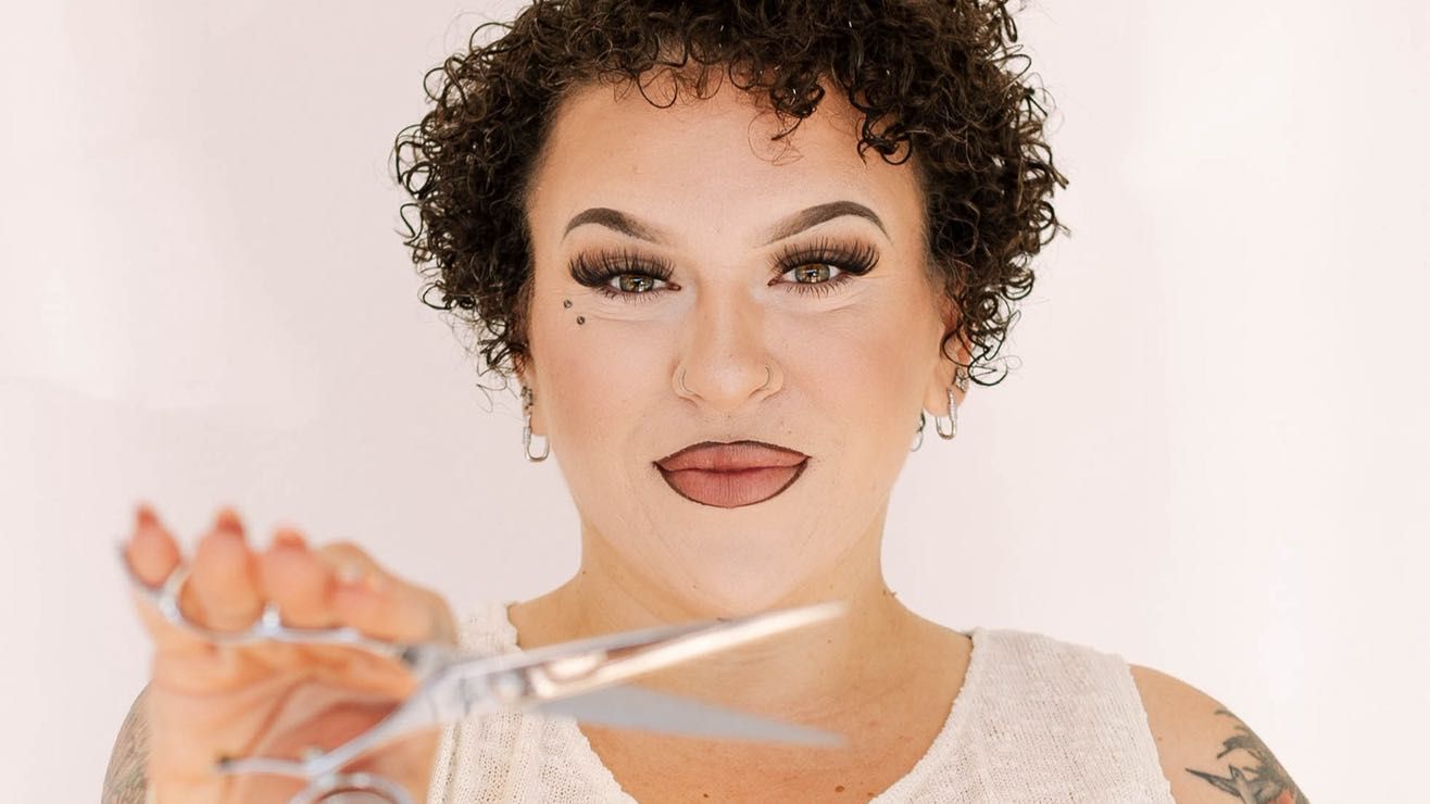 C Point Hair Studio: Salon Potongan & Gaya Rambut Profesional, Trendy & Berkualiti