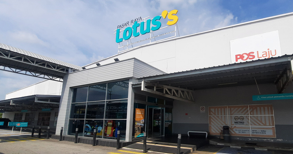 Gambar Keindahan Lotus di Parit Raja – Pemandangan Alam Tropika yang Memukau