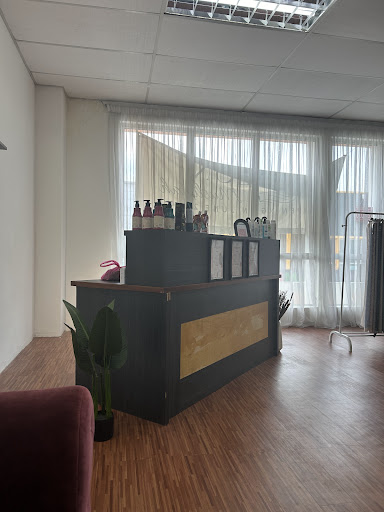 Qyla Salon Muslimah – Gaya Rambut Moden & Perkhidmatan Kecantikan Terbaik