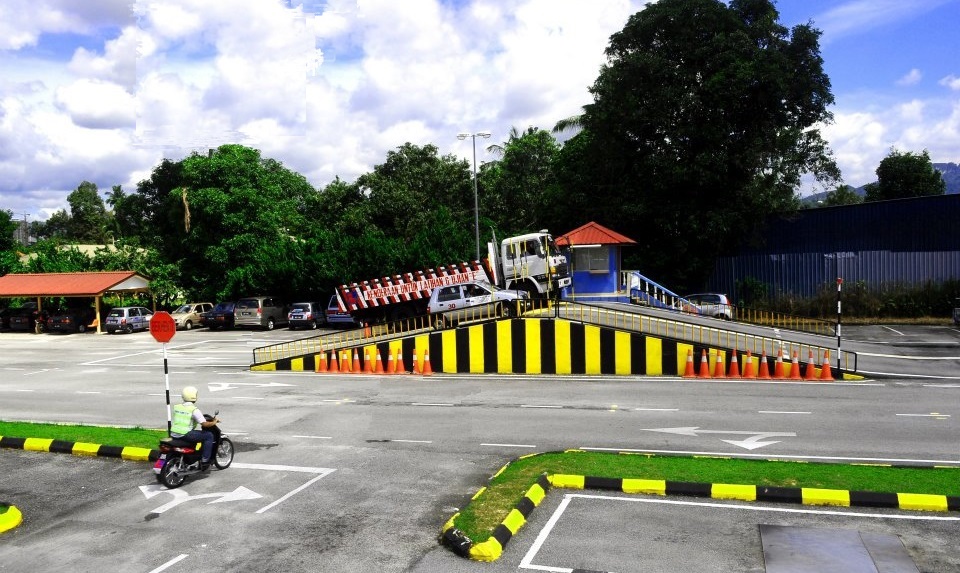 Pusat Memandu Segamat – Latihan Pemandu Profesional di Lapangan Terbang Segamat