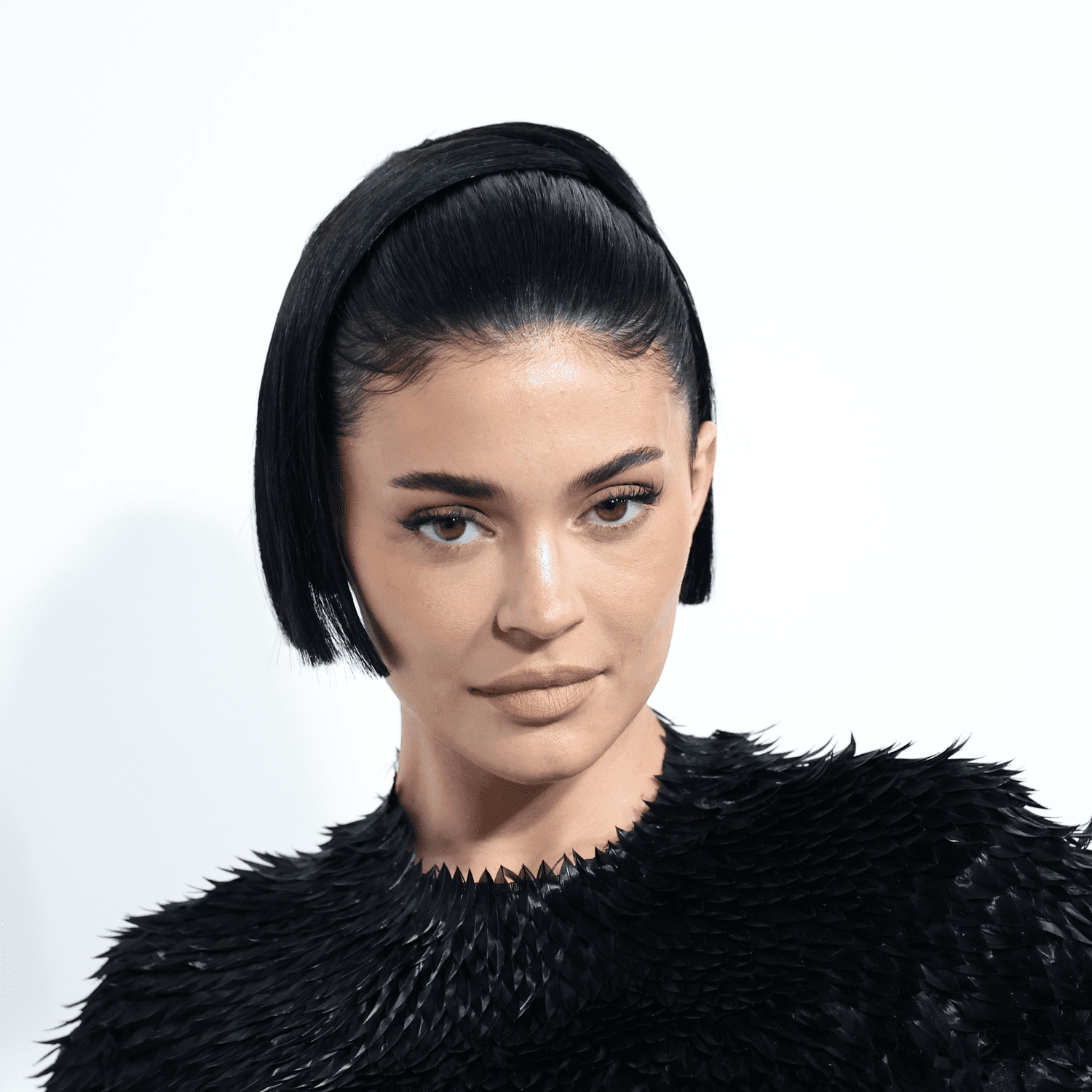 Kylie Hair Design: Inspirasi Gaya Rambut Trendy 2024 – Panduan Styling & Tips Kecantikan