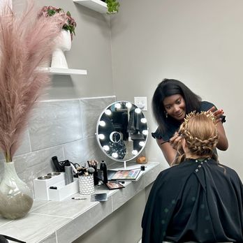 Studio Rambut Mirror Story - Reka Bentuk Rambut Moden & Gaya Trendy