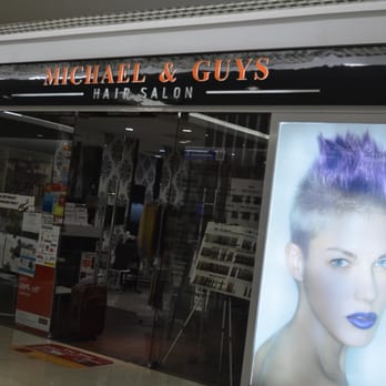 Rambut Berkilau di Kedai Kerinting & Persolekan Micheal – Gaya Terkini & Penjagaan Profesional