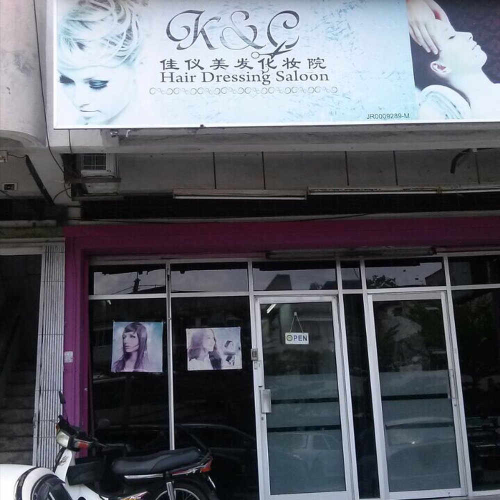 Akademi Rambut Terbaik di Kuala Sungai Baru: Kursus Profesional & Styling Terkini