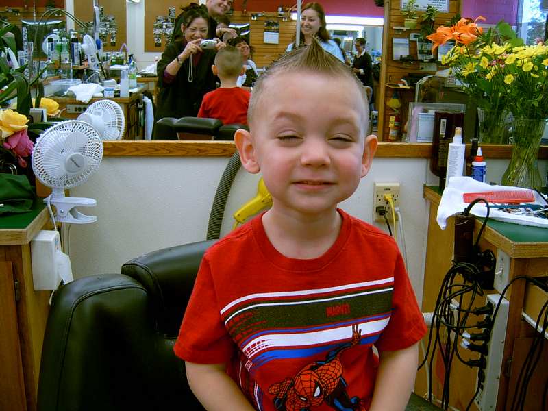 Roslan Kid Barber – Potongan Gaya Moden untuk Lelaki Muda, Trendy & Profesional