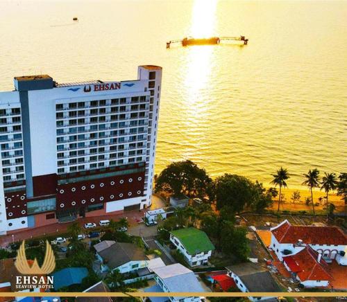 Hotel Ehsan Sea View – Pemandangan Laut Indah, Kamar Mewah & Harga Berpatutan